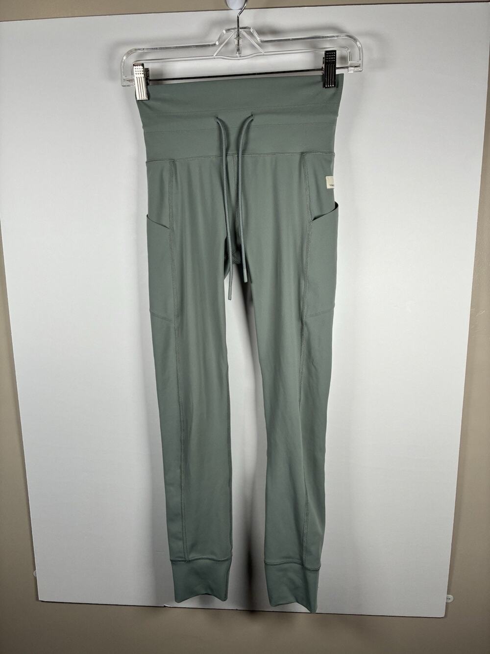 Vuori XS Daily Pocket Legging VW490 Sage Green High Rise Drawstring Athleisure